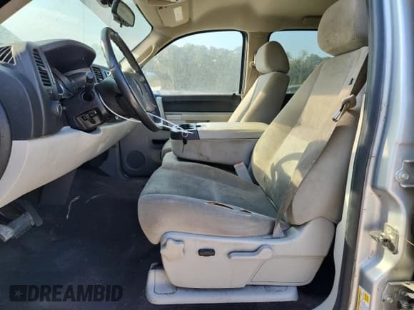 ✅ 2011 Chevrolet Silverado 1500 1HY • VIN: 3GCUCUEJ1BG145757 • Lot: 81233305. Listed on Copart with 260,896 mi. Free auction sales archive from the USA and detailed vehicle history report at DreamBid. Image 7.