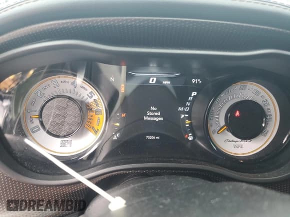 ✅ 2020 Dodge Challenger R/T 50th Anniversary • VIN: 2C3CDZBT0LH190934 • Lot: 67070855. Wystawiony na Copart z przebiegiem 70 206 mil. Bezpłatny archiwum sprzedaży aukcyjnych z USA i szczegółowy raport historii pojazdu na DreamBid. Zdjęcie 9.