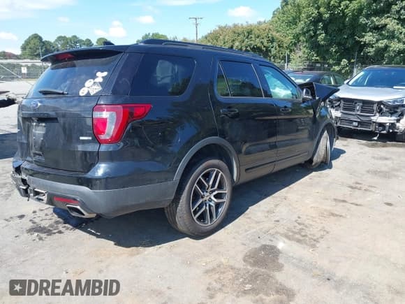 ✅ 2017 Ford Explorer Sport • VIN: 1FM5K8GT1HGD23504 • Lot: 43238339. Wystawiony na IAAI z przebiegiem Nie podano. Bezpłatny archiwum sprzedaży aukcyjnych z USA i szczegółowy raport historii pojazdu na DreamBid. Zdjęcie 4.