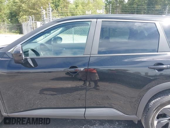 ✅ 2025 Nissan Rogue SV • VIN: 5N1BT3BA6SC784334 • Lot: 43282610. Wystawiony na IAAI z przebiegiem 27 252 mil. Bezpłatny archiwum sprzedaży aukcyjnych z USA i szczegółowy raport historii pojazdu na DreamBid. Zdjęcie 14.