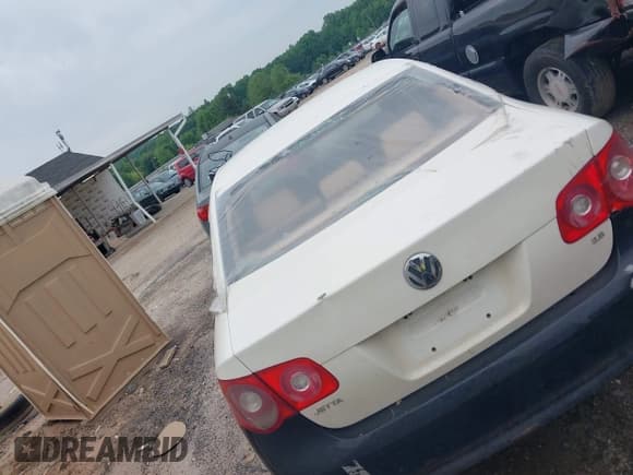 ✅ 2006 Volkswagen Jetta 2.5L • VIN: 3VWRF71K76M787045 • Lot: 42177598. Wystawiony na IAAI z przebiegiem 275 169 mil. Bezpłatny archiwum sprzedaży aukcyjnych z USA i szczegółowy raport historii pojazdu na DreamBid. Zdjęcie 3.