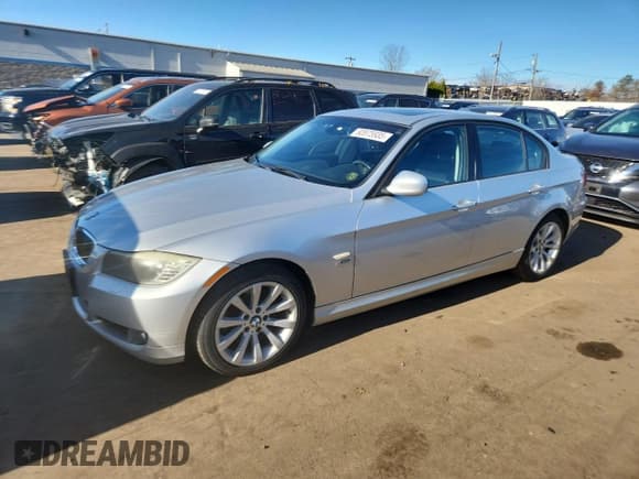 ✅ 2011 BMW 3 Series 328i xDrive • VIN: WBAPK5C5XBA655760 • Lot: 92875935. Listed on Copart with 150,302 mi. Free auction sales archive from the USA and detailed vehicle history report at DreamBid. Image 1.
