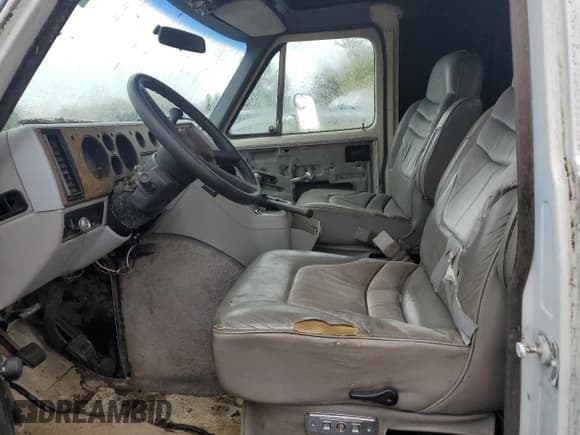 ✅ 1990 Chevrolet Chevy Van • VIN: 2GBEG25K5L4114885 • Lot: 84705545. Wystawiony na Copart z przebiegiem Nie podano. Bezpłatny archiwum sprzedaży aukcyjnych z USA i szczegółowy raport historii pojazdu na DreamBid. Zdjęcie 7.