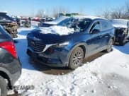 ✅ 2022 Mazda CX-9 Sport • VIN: JM3TCBBY3N0604529 • Lot: 41482183. Wystawiony na IAAI z przebiegiem 16 814 mil. Bezpłatny archiwum sprzedaży aukcyjnych z USA i szczegółowy raport historii pojazdu na DreamBid. Zdjęcie 2.
