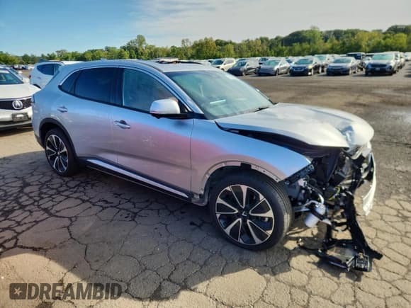 ✅ 2024 VinFast VF 8 Plus • VIN: RLLV1AFA8RH008957 • Lot: 71593175. Wystawiony na Copart z przebiegiem 5 529 mil. Bezpłatny archiwum sprzedaży aukcyjnych z USA i szczegółowy raport historii pojazdu na DreamBid. Zdjęcie 4.