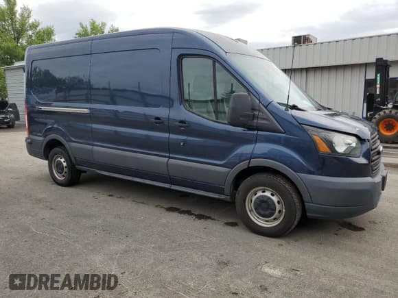 ✅ 2017 Ford Transit • VIN: 1FTYR2CM6HKA29960 • Lot: 56224535. Wystawiony na Copart z przebiegiem 266 620 mil. Bezpłatny archiwum sprzedaży aukcyjnych z USA i szczegółowy raport historii pojazdu na DreamBid. Zdjęcie 4.