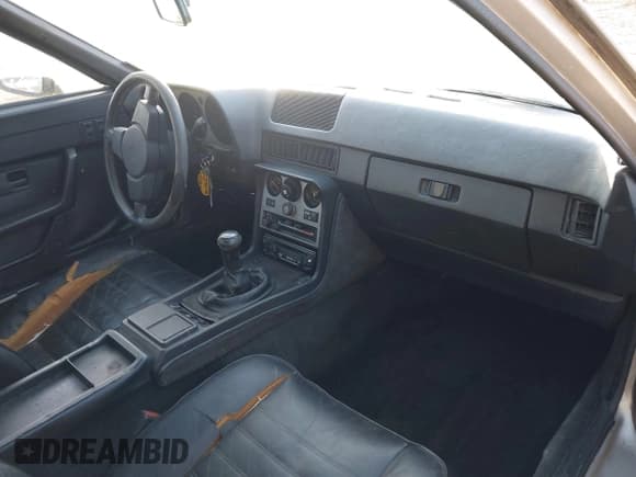 ✅ 1984 Porsche 944 • VIN: WP0AA0946EN453279 • Lot: 41447115. Wystawiony na IAAI z przebiegiem 102 553 mil. Bezpłatny archiwum sprzedaży aukcyjnych z USA i szczegółowy raport historii pojazdu na DreamBid. Zdjęcie 5.