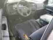 2005 Dodge 1500 SLT z VIN 1D7HA16D15J502782, wystawiony jako Copart lot #54797685 z przebiegiem 237 969 mil mil oraz Czysty tytuł • Clean title. Historia ofert i sprzedaży dostępna na DreamBid. Obrazek 8.