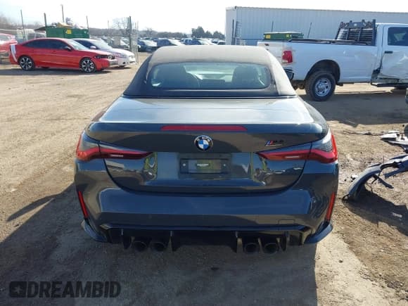 ✅ 2022 BMW M4 Competition xDrive • VIN: WBS33BA00NCJ63924 • Lot: 41549620. Listed on IAAI with 9,046 mi. Free auction sales archive from the USA and detailed vehicle history report at DreamBid. Image 17.