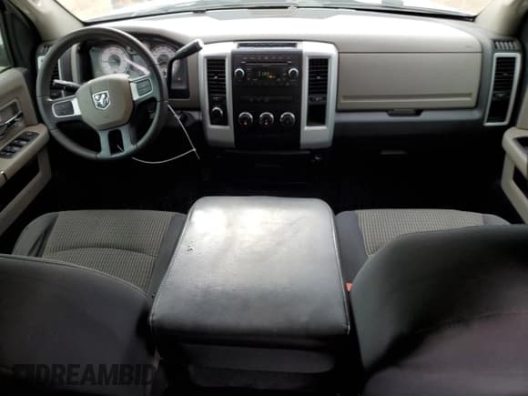 ✅ 2009 Dodge 1500 SLT • VIN: 1D3HV18T49S714098 • Lot: 63836944. Wystawiony na Copart z przebiegiem 150 096 mil. Bezpłatny archiwum sprzedaży aukcyjnych z USA i szczegółowy raport historii pojazdu na DreamBid. Zdjęcie 8.