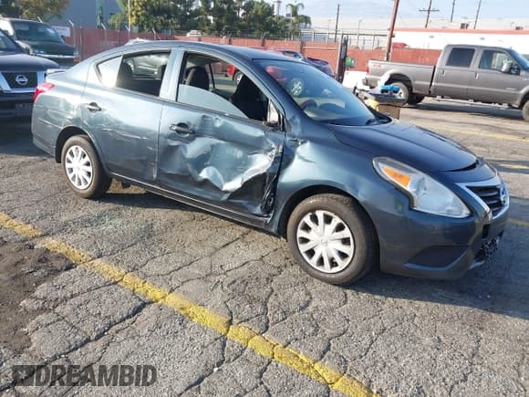✅ 2017 Nissan Versa S • VIN: 3N1CN7AP1HL877861 • Лот: 43528822. Опубликован ранее на IAAI с пробегом 135 475 миль. Бесплатный доступ к архиву аукционных продаж из США и подробный отчёт об истории автомобиля на DreamBid. Изображение 1.