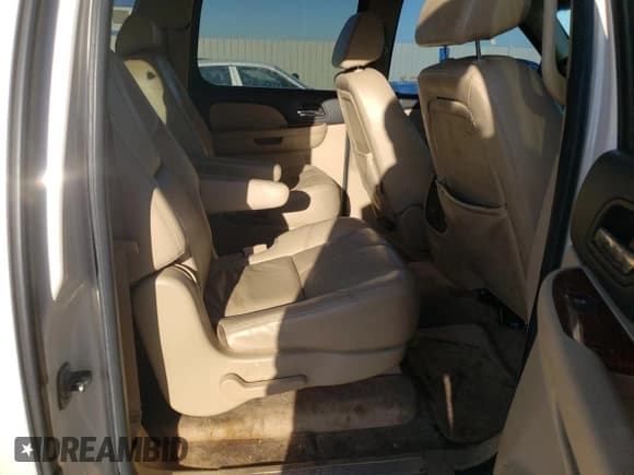 ✅ 2008 Chevrolet Suburban 2LT • VIN: 1GNFK16368R195144 • Lot: 74033334. Wystawiony na Copart z przebiegiem 177 462 mil. Bezpłatny archiwum sprzedaży aukcyjnych z USA i szczegółowy raport historii pojazdu na DreamBid. Zdjęcie 11.