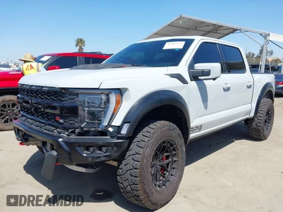 ✅ 2023 Ford F-150 Raptor • VIN: 1FTFW1RJ4PFC55672 • Lot: 42287925. Wystawiony na IAAI z przebiegiem 11 307 mil. Bezpłatny archiwum sprzedaży aukcyjnych z USA i szczegółowy raport historii pojazdu na DreamBid. Zdjęcie 18.