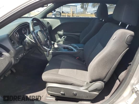 ✅ 2016 Dodge Challenger SXT • VIN: 2C3CDZAGXGH185427 • Lot: 68771154. Wystawiony na Copart z przebiegiem 122 693 mil. Bezpłatny archiwum sprzedaży aukcyjnych z USA i szczegółowy raport historii pojazdu na DreamBid. Zdjęcie 7.