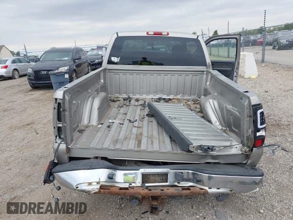 ✅ 2003 Chevrolet Silverado 1500 LS • VIN: 2GCEK19V931183363 • Lot: 43449090. Listed on IAAI with 210,872 mi. Free auction sales archive from the USA and detailed vehicle history report at DreamBid. Image 17.