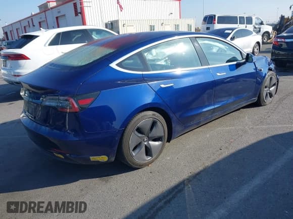 ✅ 2018 Tesla Model 3 Long Range Battery • VIN: 5YJ3E1EA4JF041403 • Lot: 43516919. Wystawiony na IAAI z przebiegiem 71 670 mil. Bezpłatny archiwum sprzedaży aukcyjnych z USA i szczegółowy raport historii pojazdu na DreamBid. Zdjęcie 4.