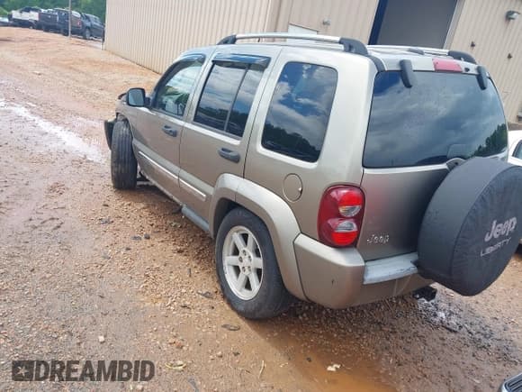 ✅ 2005 Jeep Liberty Limited • VIN: 1J4GK58K15W633519 • Lot: 42240372. Listed on IAAI with 189,926 mi. Free auction sales archive from the USA and detailed vehicle history report at DreamBid. Image 3.