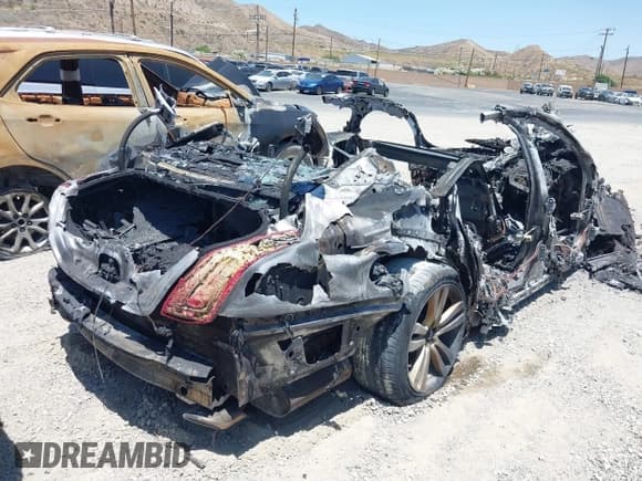 ✅ 2017 Jaguar XJ Portfolio • VIN: SAJWA2G79H8W12492 • Lot: 42529791. Listed on IAAI with Not provided. Free auction sales archive from the USA and detailed vehicle history report at DreamBid. Image 4.