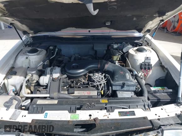 ✅ 1988 Cadillac DeVille • VIN: 1G6CD5154J4297778 • Lot: 41611765. Wystawiony na IAAI z przebiegiem 92 434 mil. Bezpłatny archiwum sprzedaży aukcyjnych z USA i szczegółowy raport historii pojazdu na DreamBid. Zdjęcie 10.