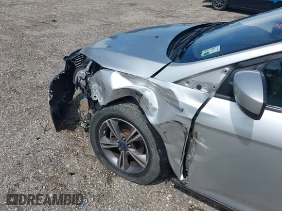 ✅ 2018 Ford Focus SE • VIN: 1FADP3FE8JL256734 • Lot: 42432093. Wystawiony na IAAI z przebiegiem 124 484 mil. Bezpłatny archiwum sprzedaży aukcyjnych z USA i szczegółowy raport historii pojazdu na DreamBid. Zdjęcie 19.