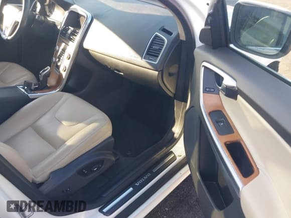 ✅ 2017 Volvo XC60 Inscription • VIN: YV440MDUXH2038967 • Лот: 43737642. Опубликован ранее на IAAI с пробегом 66 997 миль. Бесплатный доступ к архиву аукционных продаж из США и подробный отчёт об истории автомобиля на DreamBid. Изображение 5.