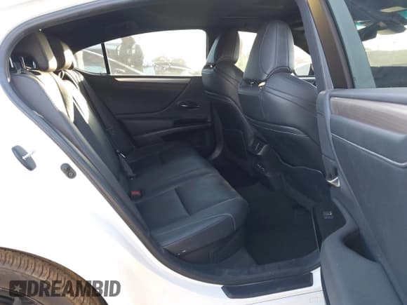 ✅ 2022 Lexus ES 300h F Sport • VIN: 58AGA1C12NU021975 • Лот: 40917172. Опубликован ранее на IAAI с пробегом 38 054 миль. Бесплатный доступ к архиву аукционных продаж из США и подробный отчёт об истории автомобиля на DreamBid. Изображение 8.