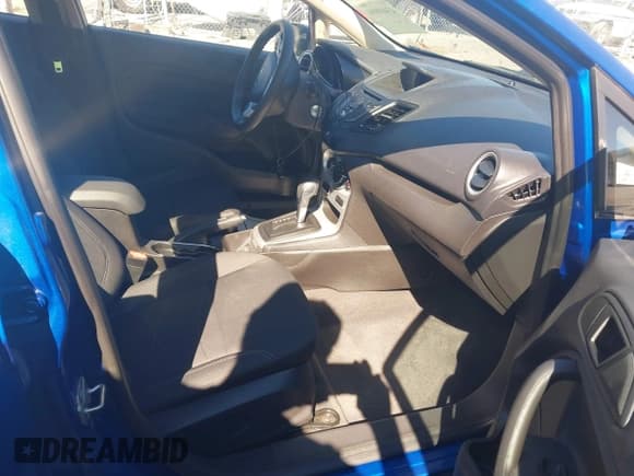 ✅ 2018 Ford Fiesta SE • VIN: 3FADP4BJ7JM143865 • Lot: 43469094. Wystawiony na IAAI z przebiegiem 90 221 mil. Bezpłatny archiwum sprzedaży aukcyjnych z USA i szczegółowy raport historii pojazdu na DreamBid. Zdjęcie 5.