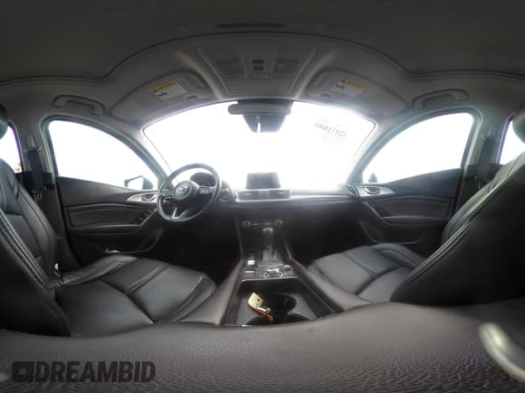 ✅ 2018 Mazda 3 Touring • VIN: 3MZBN1L32JM163007 • Lot: 42971840. Wystawiony na IAAI z przebiegiem 93 319 mil. Bezpłatny archiwum sprzedaży aukcyjnych z USA i szczegółowy raport historii pojazdu na DreamBid. Zdjęcie 18.