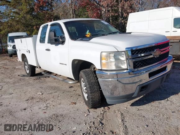 ✅ 2011 Chevrolet Silverado 2500HD Work Truck • VIN: 1GB2CVCG9BZ396373 • Lot: 43598113. Wystawiony na IAAI z przebiegiem 273 698 mil. Bezpłatny archiwum sprzedaży aukcyjnych z USA i szczegółowy raport historii pojazdu na DreamBid. Zdjęcie 1.