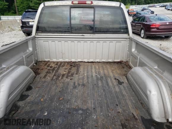 2005 Chevrolet Silverado 1500 Work Truck z VIN 1GCEC14X55Z142602, wystawiony jako Copart lot #65685494 z przebiegiem 103 299 mil mil oraz Czysty tytuł • Clean title. Historia ofert i sprzedaży dostępna na DreamBid. Obrazek 10.