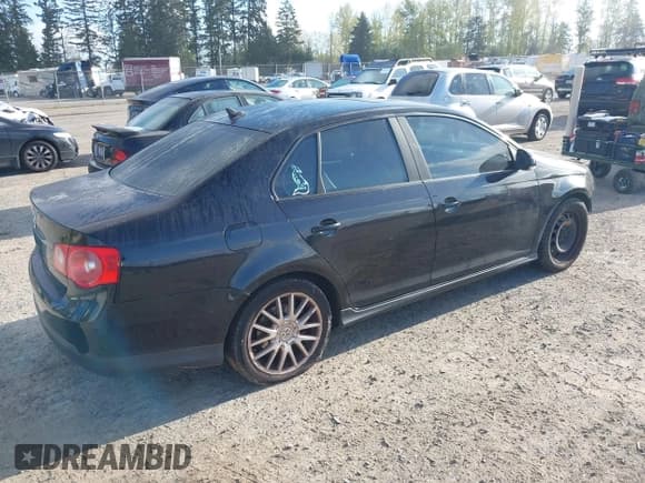 ✅ 2007 Volkswagen Jetta GLI Turbo • VIN: 3VWXJ71K37M060167 • Lot: 42055994. Listed on IAAI with 172,905 mi. Free auction sales archive from the USA and detailed vehicle history report at DreamBid. Image 4.