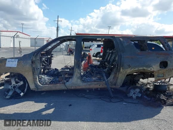 ✅ 2022 Chevrolet Suburban LT • VIN: 1GNSKCKD1NR286326 • Lot: 40754375. Listed on IAAI with Not provided. Free auction sales archive from the USA and detailed vehicle history report at DreamBid. Image 13.