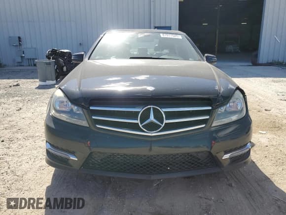 ✅ 2014 Mercedes-Benz C 250 Sport • VIN: WDDGF4HB8EG207024 • Лот: 81911545. Опубликован ранее на Copart с пробегом 119 348 миль. Бесплатный доступ к архиву аукционных продаж из США и подробный отчёт об истории автомобиля на DreamBid. Изображение 5.