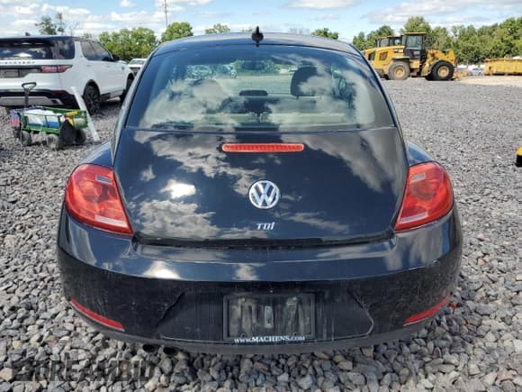 ✅ 2014 Volkswagen Beetle 2.0L TDI w/Sun/Sound/Nav • VIN: 3VWJL7AT3EM612241 • Лот: 69420065. Опубликован ранее на Copart с пробегом 55 670 миль. Бесплатный доступ к архиву аукционных продаж из США и подробный отчёт об истории автомобиля на DreamBid. Изображение 6.