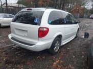 ✅ 2005 Dodge Caravan SXT • VIN: 2D4GP44L85R596402 • Lot: 43877457. Wystawiony na IAAI z przebiegiem 88 203 mil. Bezpłatny archiwum sprzedaży aukcyjnych z USA i szczegółowy raport historii pojazdu na DreamBid. Zdjęcie 4.