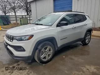 ✅ 2023 Jeep Compass Latitude • VIN: 3C4NJDBN8PT553284 • Lot: 94365205. Wystawiony na Copart z przebiegiem 63 331 mil. Bezpłatny archiwum sprzedaży aukcyjnych z USA i szczegółowy raport historii pojazdu na DreamBid. Zdjęcie 1.