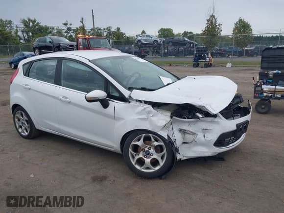 ✅ 2013 Ford Fiesta Titanium • VIN: 3FADP4FJ0DM154155 • Lot: 43348593. Wystawiony na IAAI z przebiegiem 141 783 mil. Bezpłatny archiwum sprzedaży aukcyjnych z USA i szczegółowy raport historii pojazdu na DreamBid. Zdjęcie 1.