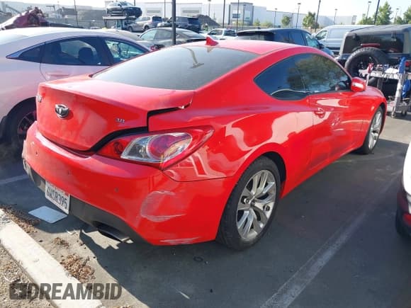 ✅ 2011 Hyundai Genesis Coupe Track • VIN: KMHHU6KH1BU063418 • Lot: 42808741. Wystawiony na IAAI z przebiegiem 141 281 mil. Bezpłatny archiwum sprzedaży aukcyjnych z USA i szczegółowy raport historii pojazdu na DreamBid. Zdjęcie 4.