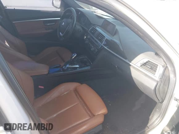 ✅ 2017 BMW 3 Series 330i xDrive • VIN: WBA8D9G59HNU60153 • Lot: 42700234. Listed on IAAI with 68,283 mi. Free auction sales archive from the USA and detailed vehicle history report at DreamBid. Image 5.