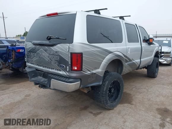 ✅ 2001 Ford Excursion XLT • VIN: 1FMNU41S51EB17641 • Lot: 42420753. Wystawiony na IAAI z przebiegiem 218 460 mil. Bezpłatny archiwum sprzedaży aukcyjnych z USA i szczegółowy raport historii pojazdu na DreamBid. Zdjęcie 4.