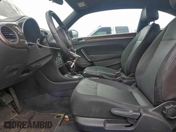 ✅ 2012 Volkswagen Beetle 2.5L • VIN: 3VWJX7ATXCM620130 • Lot: 94797455. Listed on Copart with Not provided. Free auction sales archive from the USA and detailed vehicle history report at DreamBid. Image 7.