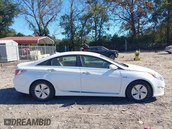 ✅ 2015 Hyundai Sonata • VIN: KMHEC4A47FA124612 • Лот: 43460321. Опубликован ранее на IAAI с пробегом 127 000 миль. Бесплатный доступ к архиву аукционных продаж из США и подробный отчёт об истории автомобиля на DreamBid. Изображение 13.