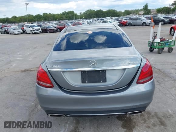 ✅ 2016 Mercedes-Benz C 300 • VIN: 55SWF4KB2GU110802 • Лот: 43080809. Опубликован ранее на IAAI с пробегом 128 584 миль. Бесплатный доступ к архиву аукционных продаж из США и подробный отчёт об истории автомобиля на DreamBid. Изображение 16.