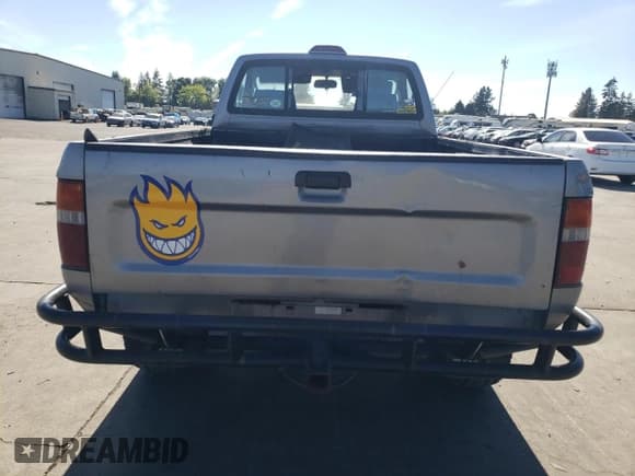 ✅ 1995 Toyota Pickup DX • VIN: 4TARN01P7SZ325940 • Lot: 72564894. Wystawiony na Copart z przebiegiem 215 120 mil. Bezpłatny archiwum sprzedaży aukcyjnych z USA i szczegółowy raport historii pojazdu na DreamBid. Zdjęcie 6.