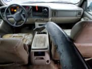 ✅ 2001 Chevrolet Suburban LS • VIN: 3GNEC16T31G203148 • Лот: 42713955. Опубликован ранее на Copart с пробегом 323 762 миль. Бесплатный доступ к архиву аукционных продаж из США и подробный отчёт об истории автомобиля на DreamBid. Изображение 8.