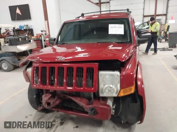 ✅ 2006 Jeep Commander • VIN: 1J8HG48K16C302814 • Lot: 41997368. Wystawiony na IAAI z przebiegiem 218 598 mil. Bezpłatny archiwum sprzedaży aukcyjnych z USA i szczegółowy raport historii pojazdu na DreamBid. Zdjęcie 13.