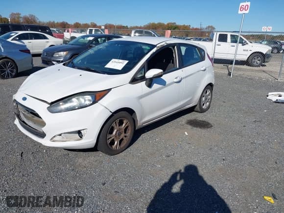 ✅ 2015 Ford Fiesta SE • VIN: 3FADP4EJ8FM184413 • Lot: 43545092. Wystawiony na IAAI z przebiegiem 128 924 mil. Bezpłatny archiwum sprzedaży aukcyjnych z USA i szczegółowy raport historii pojazdu na DreamBid. Zdjęcie 2.