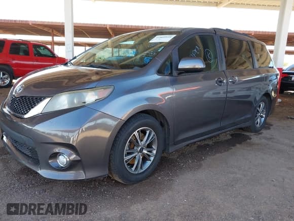 ✅ 2011 Toyota Sienna SE • VIN: 5TDXK3DC6BS113711 • Lot: 41809910. Listed on IAAI with 174,746 mi. Free auction sales archive from the USA and detailed vehicle history report at DreamBid. Image 2.