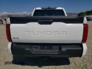 ✅ 2024 Toyota Tundra SR5 • VIN: 5TFLA5DB1RX209450 • Lot: 81627945. Wystawiony na Copart z przebiegiem 9 284 mil. Bezpłatny archiwum sprzedaży aukcyjnych z USA i szczegółowy raport historii pojazdu na DreamBid. Zdjęcie 6.