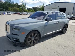 ✅ 2022 Rolls-Royce Cullinan • VIN: SLATV4C00NU208887 • Lot: 54132195. Wystawiony na Copart z przebiegiem 14 193 mil. Bezpłatny archiwum sprzedaży aukcyjnych z USA i szczegółowy raport historii pojazdu na DreamBid. Zdjęcie 1.